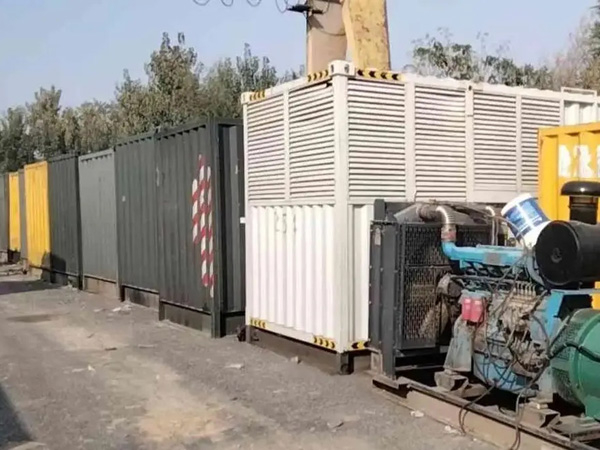 新乡200KW柴油发电机机组每小时油耗是多少?